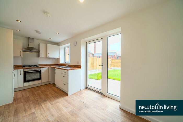 4 Bedroom House To Rent In Pescall Boulevard, LE4