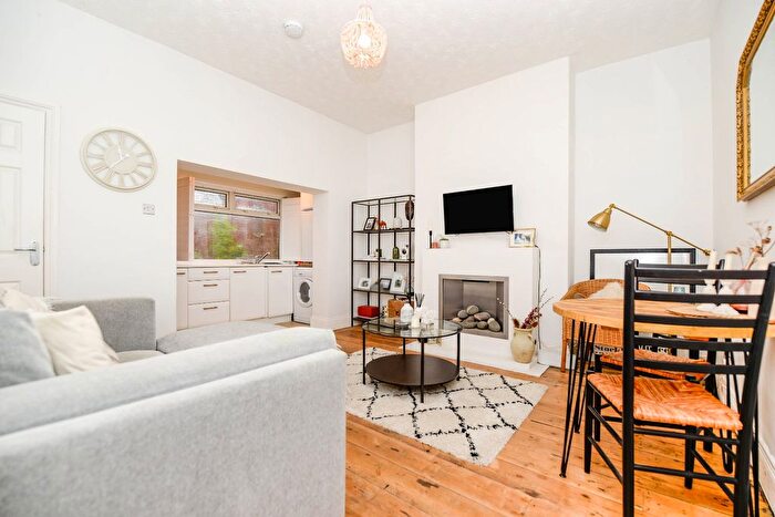 1 Bedroom Flat For Sale In Portsmouth Road, Woolston, Southampton, SO19