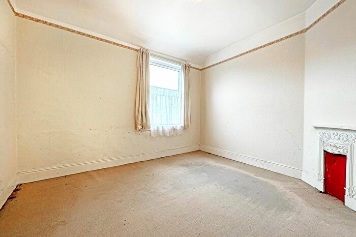 2 Bedroom Semi-Detached House For Sale In Kenilworth Road, Knowle, B93