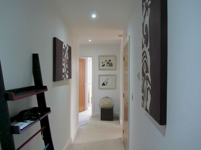 2 Bedroom Flat To Rent In Rosemount Point, West Byfleet, KT14