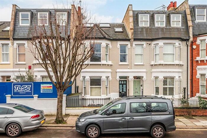 2 Bedroom Flat To Rent In Queensmill Road, Fulham, SW6