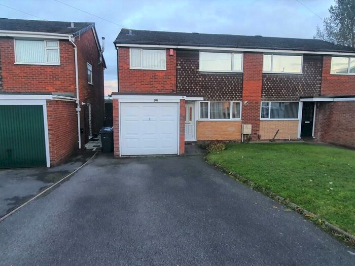 3 Bedroom Semi-Detached House To Rent In Hilary Drive, Walmley, B76