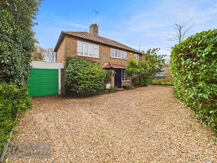 4 Bedroom Detached House For Sale In Clayton Avenue, Hassocks, BN6