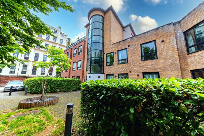 3 Bedroom Apartment For Sale In Manor Gardens, Islington, London, N7