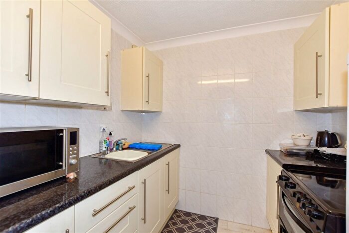 1 Bedroom Flat For Sale In Hunting Gate, Birchington, Kent, CT7