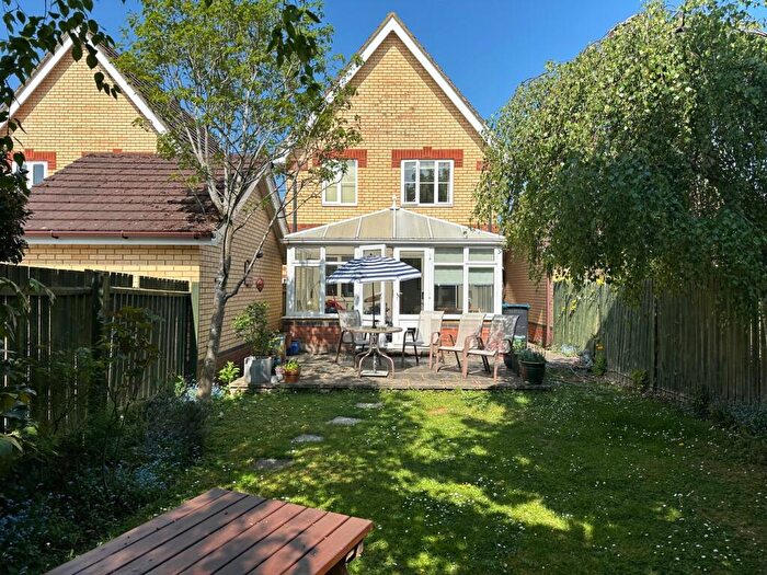 3 Bedroom Detached House For Sale In Hawkins Way, Bovingdon, HP3