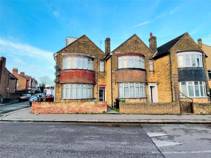1 Bedroom Flat To Rent In Grove Road, London, E17