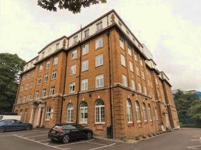 3 Bedroom Flat To Rent In Woodlands Heights, Vanbrugh Hill, London, SE3
