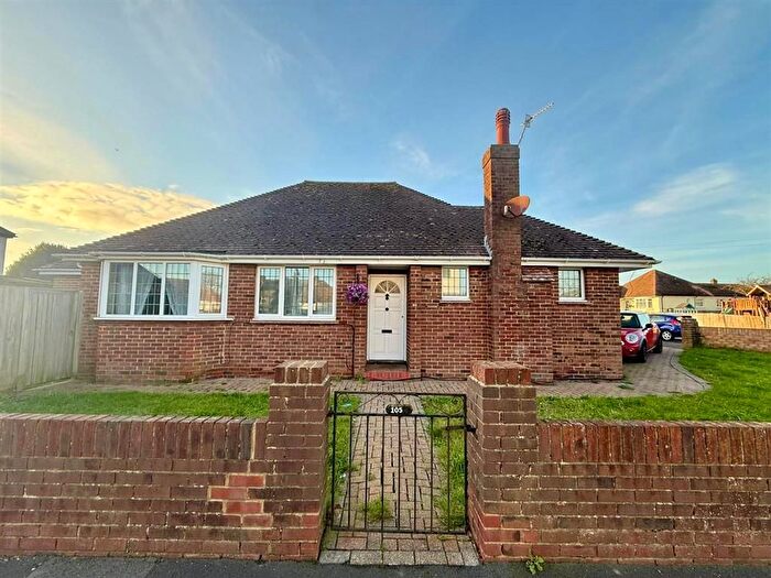 3 Bedroom Bungalow To Rent In Crabtree Lane, Lancing, BN15
