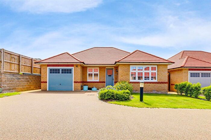 3 Bedroom Detached Bungalow For Sale In Littlewood Court, Keyworth, NG12