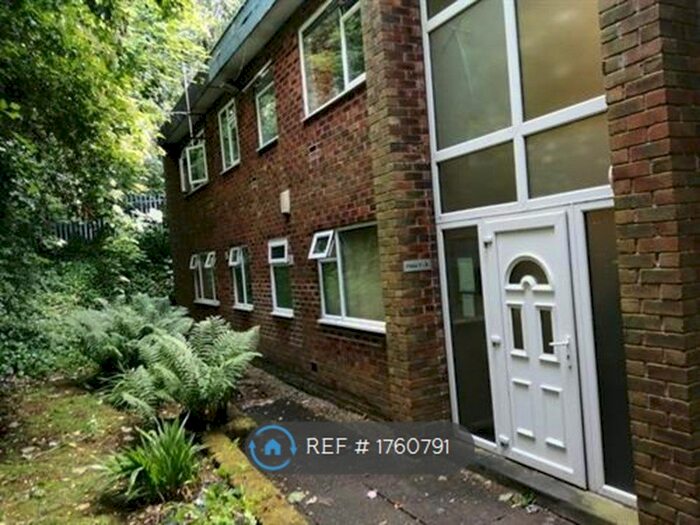 1 Bedroom Flat To Rent In Carlton Court, Prestwich, Manchester, M25
