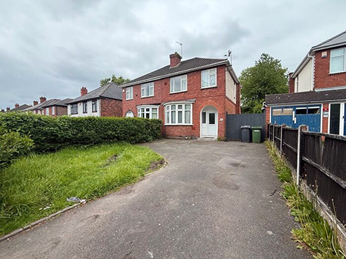3 Bedroom Semi-Detached House To Rent In Birmingham New Road, Bilston, WV14