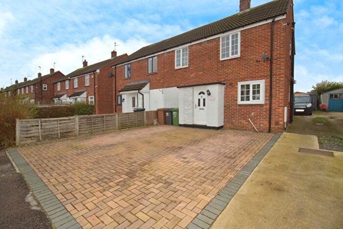 3 Bedroom Semi Detached House For Sale In Heather Avenue, Peterborough, PE1