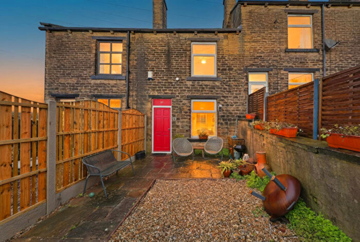 2 Bedroom Cottage For Sale In Coal Hill Lane, Leeds, LS13