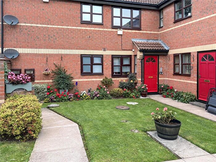 2 Bedroom Flat For Sale In Parlour Close, Wigston, Leicestershire, LE18