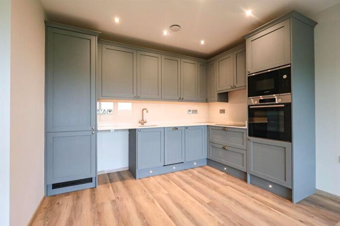 2 Bedroom Flat To Rent In Highfield House, Headless Cross, Redditch, B97