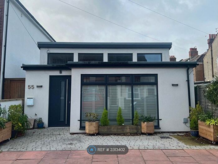 2 Bedroom Detached House To Rent In Upper High Street, Worthing, BN11