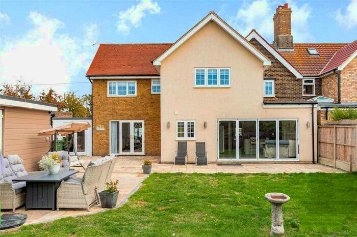 5 Bedroom Semi-Detached House For Sale In Ockendon Road, Romford, Upminster, RM14