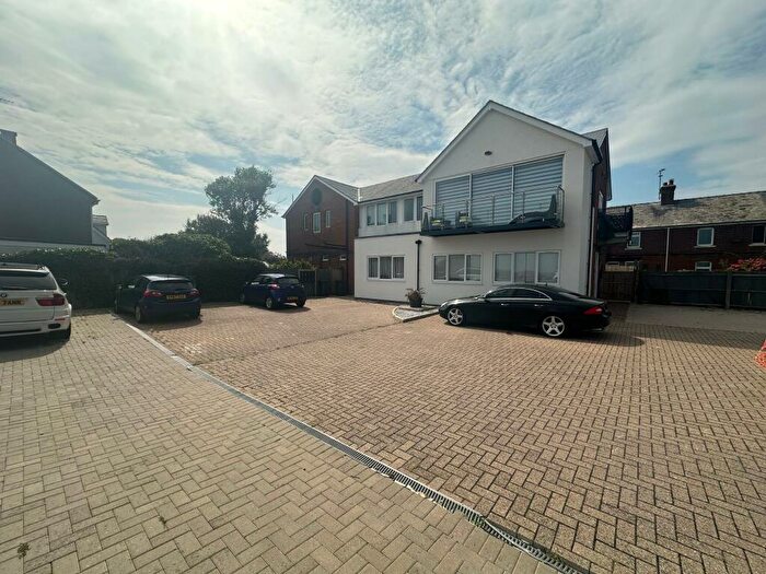 4 Bedroom Flat To Rent In East Terrace, Walton-on-the-Naze, CO14