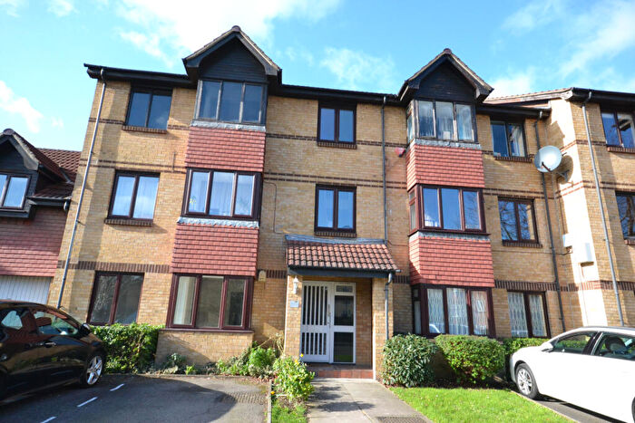 3 Bedroom Flat To Rent In Sterling Gardens, London, SE14