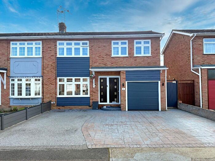 3 Bedroom Semi Detached House For Sale In Kathleen Close, Stanford-Le-Hope, Essex, SS17