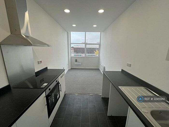 2 Bedroom Flat To Rent In Grosvenor Street, Stalybridge, SK15