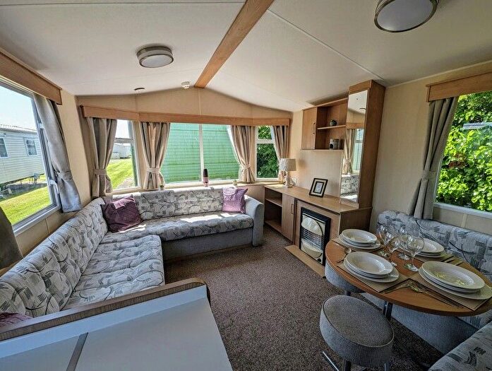 3 Bedroom Mobile/park Home For Sale In Breydon Waters, Butt Lane, Burgh Castle, Great Yarmouth, NR31