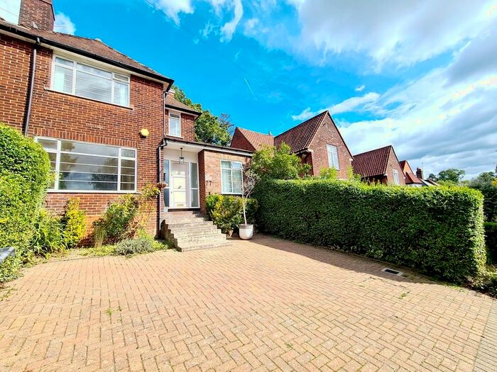 5 Bedroom Semi-Detached House To Rent In Sunnyfield, London, NW7