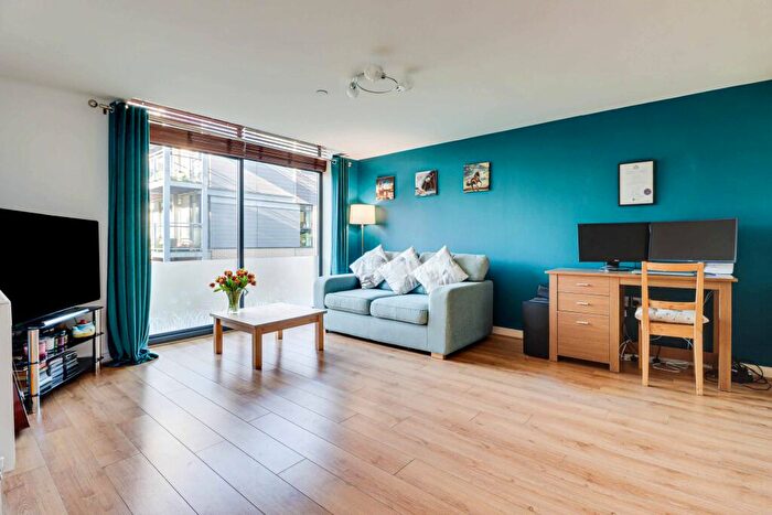 1 Bedroom Flat For Sale In Newsom Place, Manor Road, St. Albans, AL1