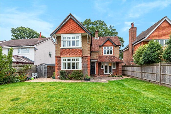 3 Bedroom Detached House For Sale In Red House Lane, Elstead, GU8