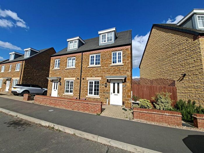 3 Bedroom Semi-Detached House For Sale In Dragonfly Way, Pineham, Northampton, NN4