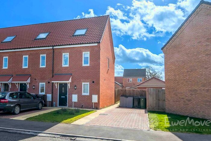 3 Bedroom End Of Terrace House For Sale In Sheppard Drove, Wymondham, Norfolk, NR18