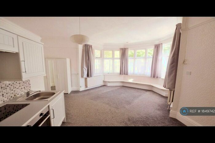 1 Bedroom Flat To Rent In Queens Park Gardens, Bournemouth, BH8