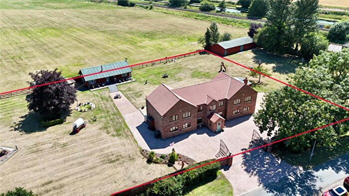 6 Bedroom Detached House For Sale In Godnow Bridge, Crowle, Lincolnshire, DN17