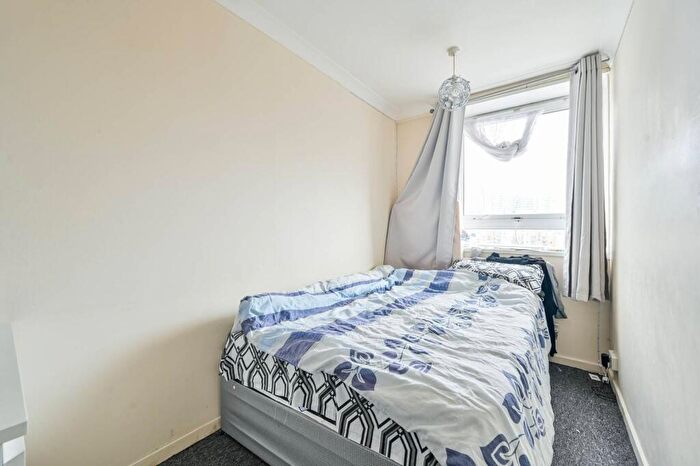 3 Bedroom Flat For Sale In Knighthead Point, Canary Wharf, London, E14