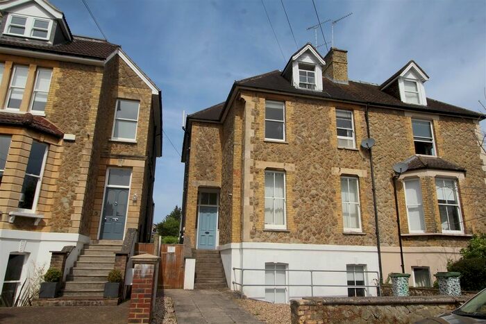 2 Bedroom Flat To Rent In Holmesdale Road, Sevenoaks, TN13