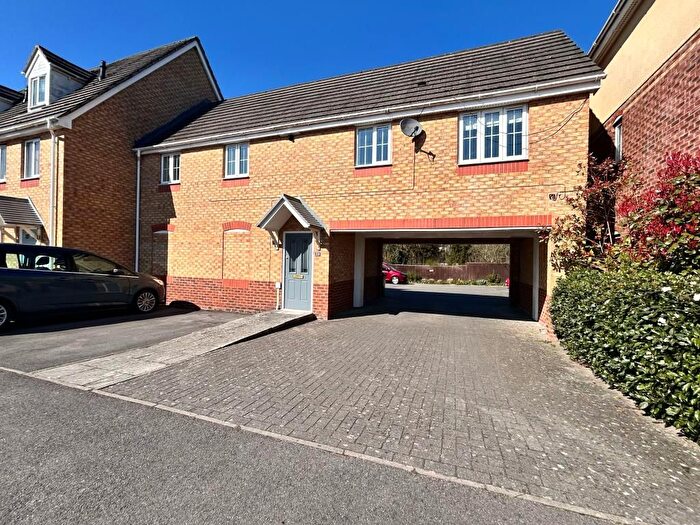 2 Bedroom Flat To Rent In Newbury, Berkshire, RG14