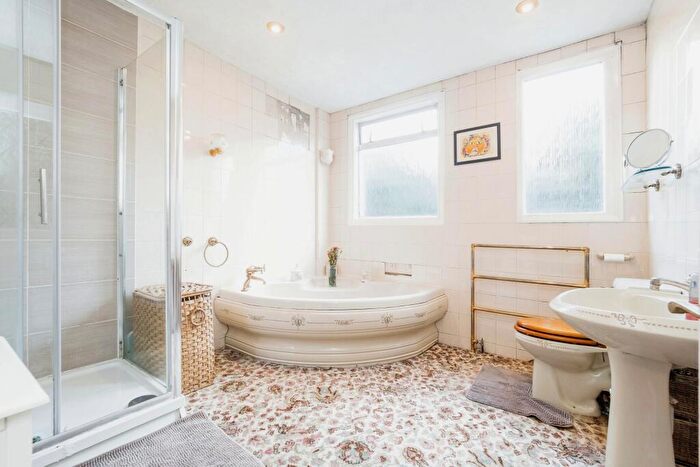 6 Bedroom Bungalow For Sale In Mavis Grove, Hornchurch, Essex, RM12