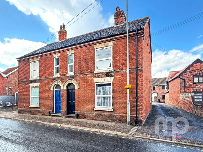 3 Bedroom Semi Detached House For Sale In Cock Street, Wymondham, NR18