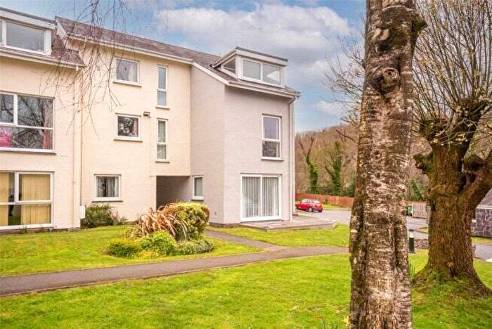 2 Bedroom Flat To Rent In Ffordd Garnedd, LL56