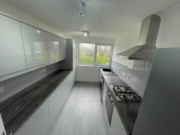 2 Bedroom Flat To Rent In Brading Crescent, London, E11