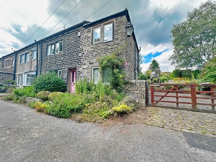 3 Bedroom End Of Terrace House For Sale In Rochdale Road, Greetland, Halifax, HX4