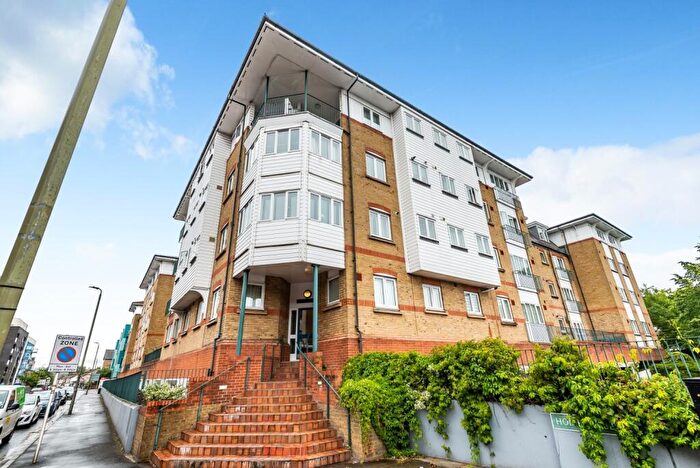 2 Bedroom Flat To Rent In Homesdale Road Bromley, BR2