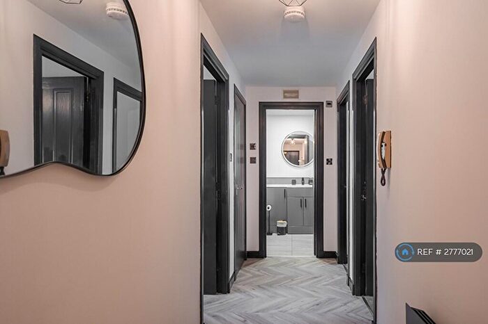 2 Bedroom Flat To Rent In Union Glen Court, Aberdeen, AB11