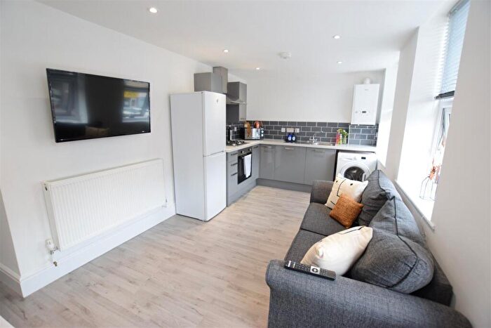 1 Bedroom Flat To Rent In Smith Street - Student Apartment - /, LN5