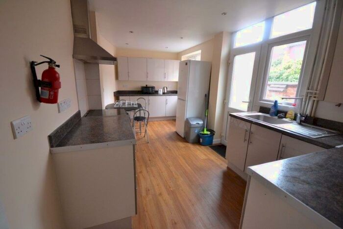 4 Bedroom Property To Rent In Chaucer Street, Leicester, LE2