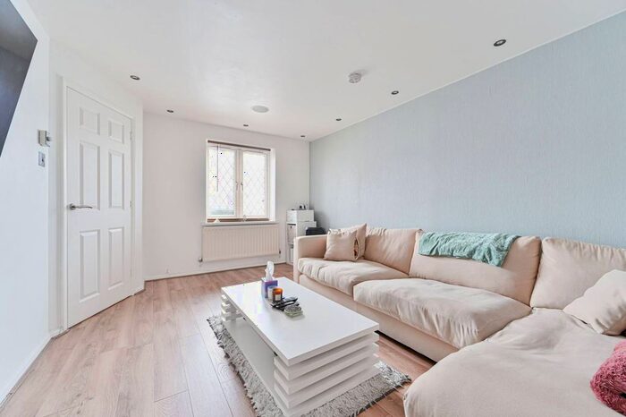 2 Bedroom Property To Rent In Hither Farm Road, Kidbrooke, London, SE3