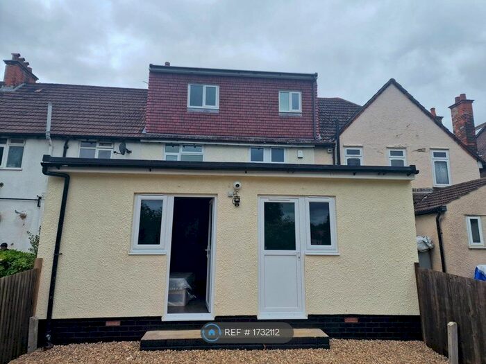 Studio To Rent In Rose Gardens, London, W5