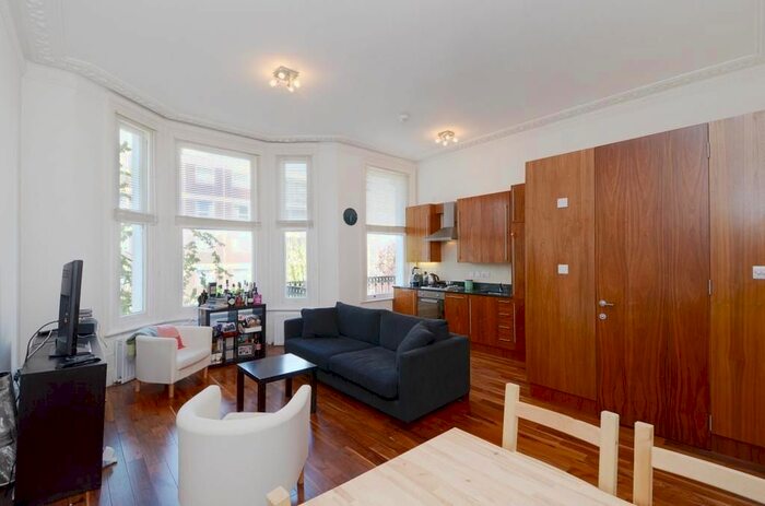 2 Bedroom Flat To Rent In Castletown Road, London, W14