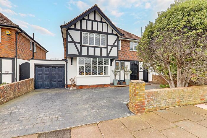4 Bedroom Detached House For Sale In George V Avenue, Worthing, BN11